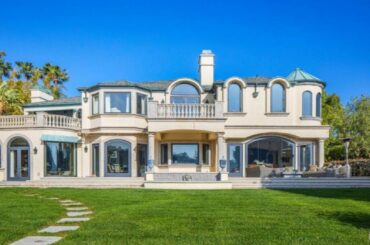 3352 CLERENDON RD, BEVERLY HILLS, CA Presented by Fred Nabati.