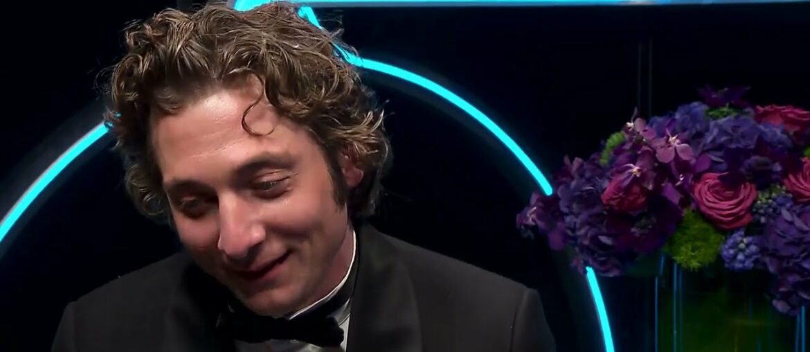 Jeremy Allen White REACTS to His Golden Globes Win for The Bear (Exclusive) Jeremy Allen White REACTS to His Golden Globes Win for The Bear (Exclusive)
