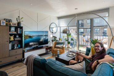 Inside Evan Edinger's Cosy 2 Bedroom Apartment in London | The Viewfinder Flat Tour