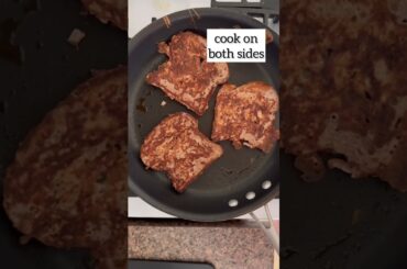 Protein French Toast! (5 Minute Recipe) #shorts #healthyrecipes #highprotein #healthybreakfast