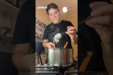 Cipolle, pane e formaggio e il nostro Michele ci ha preparato una zuppa francese strepitosa #shorts