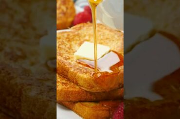 This Classic French Toast Recipe is quick, easy, and uses simple ingredients.#food #toast #recipe