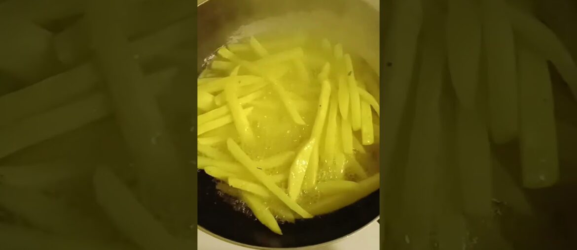 frying french fries in a pan healthy for snacks #shorts #youtubeshorts#viral #satisfying #lear