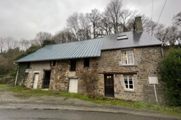 @suzanneinfrance -SIF-001651 - Cottage with attached barn, garage & garden in stunning location