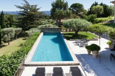 Gorgeous Holiday Villa Rental in Gordes France @ExperienceTheFrenchRiviera