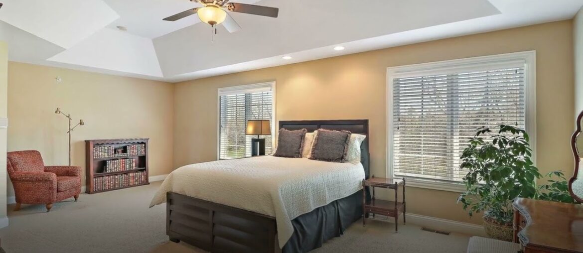 24716 Blue Aster Lane, Lake Barrington, IL 60010 24716 Blue Aster Lane, Lake Barrington, IL 60010