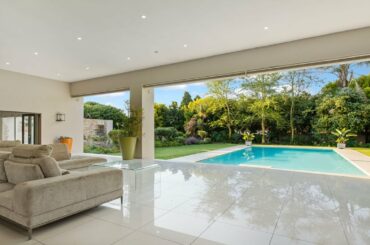 Contemporary sophisticated and stylish in sought after Morningside enclosure!