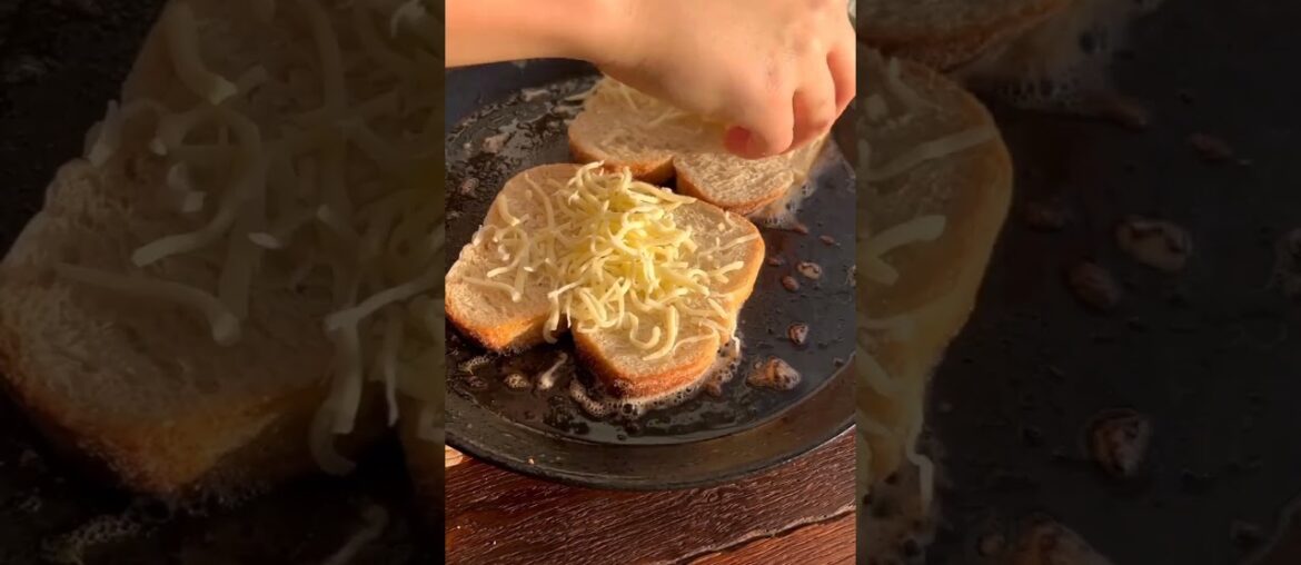 French onion-mushroom toast #youtubeshorts French onion-mushroom toast #youtubeshorts