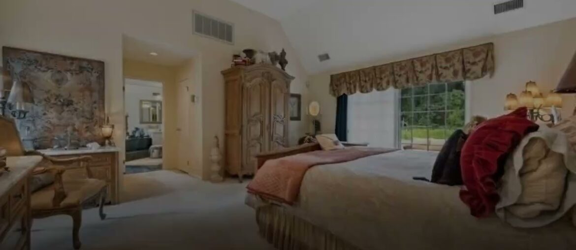 19 The Chase, St. James, NY 11780