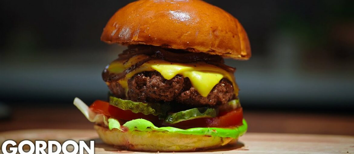 Gordon Ramsay Makes an All American Burger Gordon Ramsay Makes an All American Burger