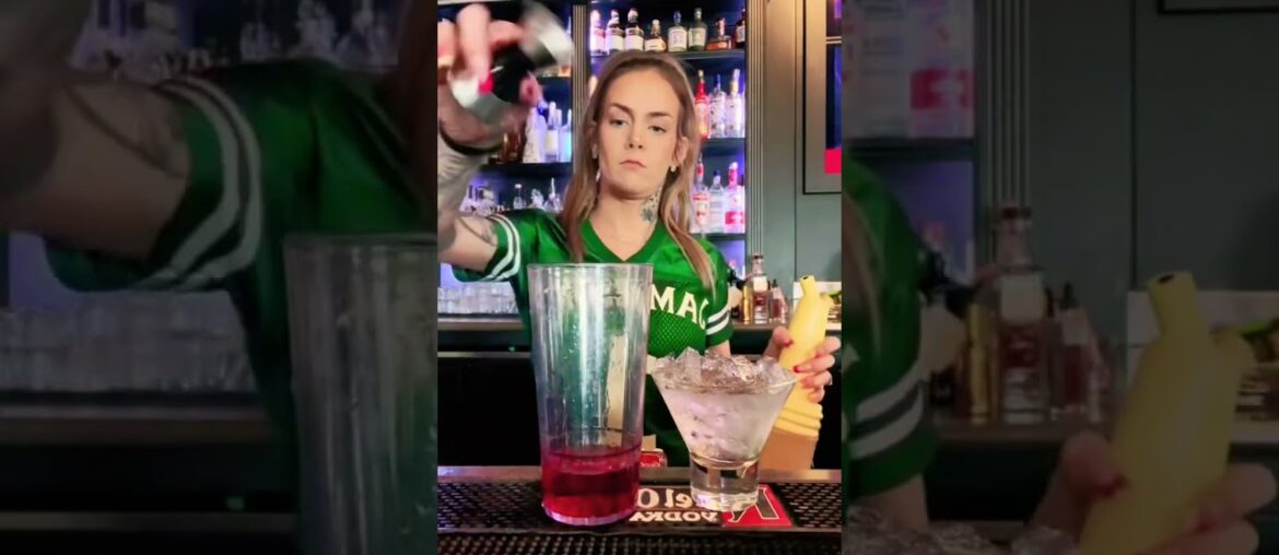 French Martini #diy #bartender #cocktails #drinkrecipe #recipes #Martini #mixeddrinks #frenchmartini