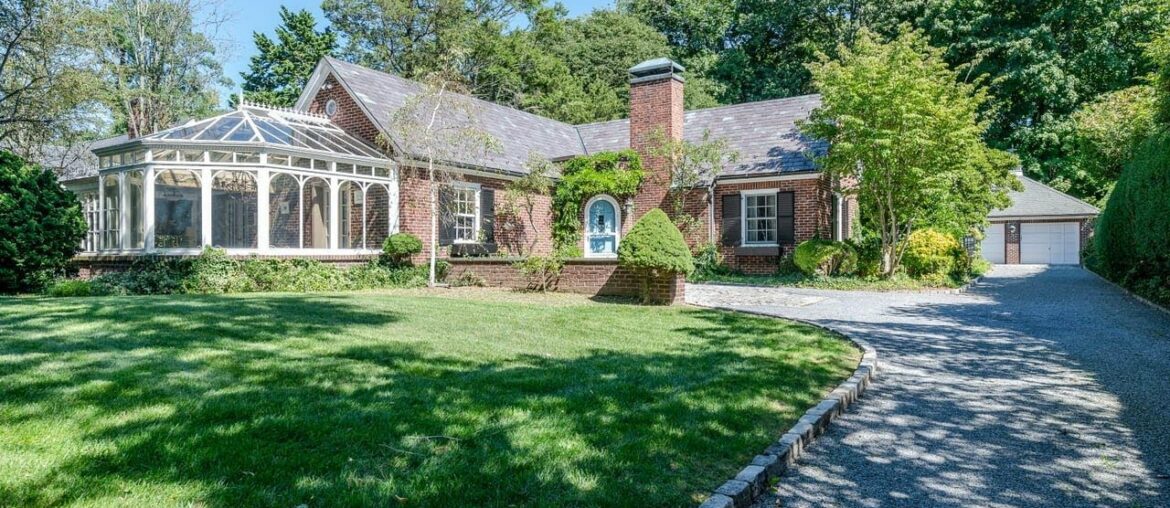 168 Baldwin Ave, Locust Valley, NY 168 Baldwin Ave, Locust Valley, NY