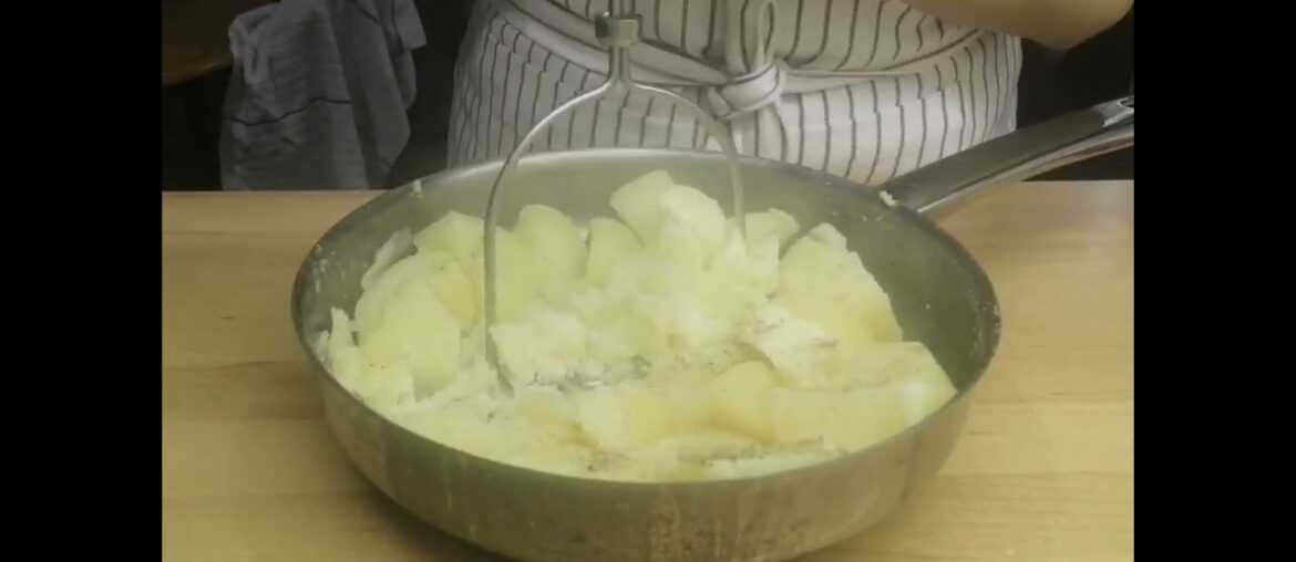 Monday Recipe/Baked salmon/Mashed potato/Buttered chicken/French fries/Zuccini