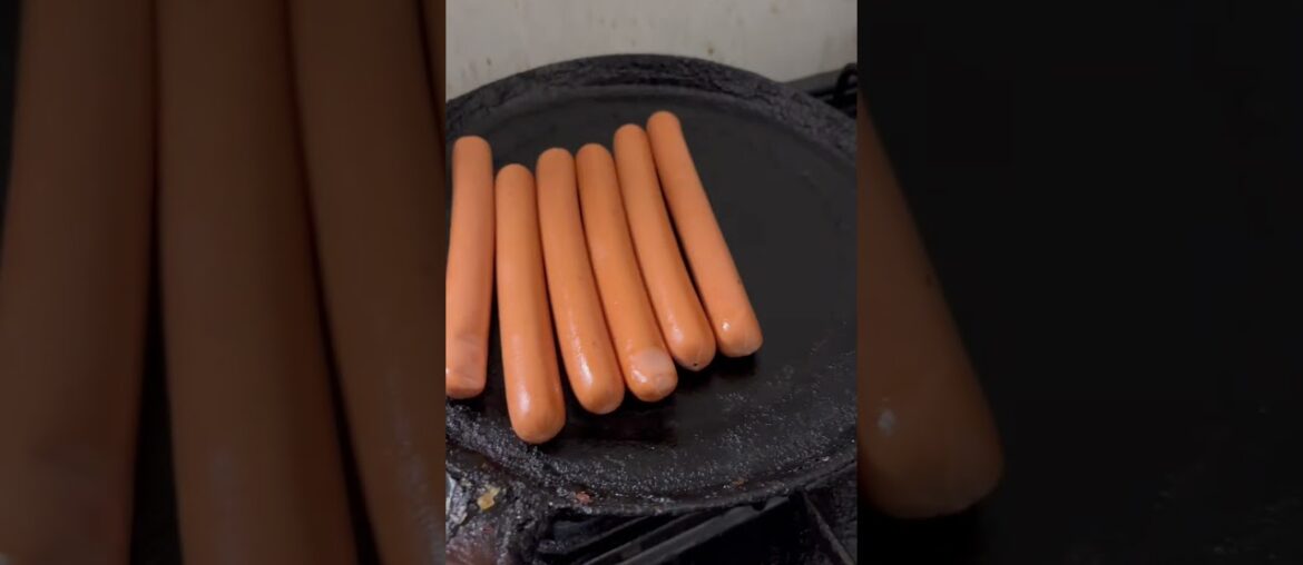 Saucisse frying/crunched meat/poultry/French food/French cuisine/meat cooking/pan fry/shallow fry