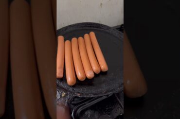 Saucisse frying/crunched meat/poultry/French food/French cuisine/meat cooking/pan fry/shallow fry