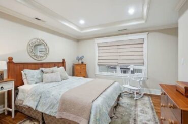 1525 Kaywood Lane, Glenview, IL 60025