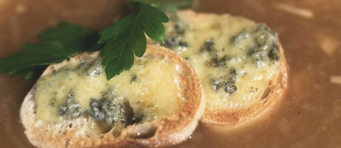 Cashel Blue Croutons with French Onion Soup – Easy Blue Cheese Recipes Cashel Blue Croutons with French Onion Soup - Easy Blue Cheese Recipes