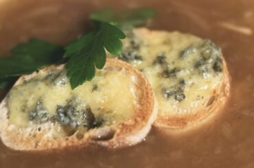 Cashel Blue Croutons with French Onion Soup - Easy Blue Cheese Recipes