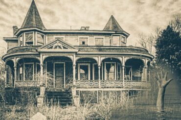 What Lies Beneath Lakeside Mansion | Abandoned after she fell into the water..