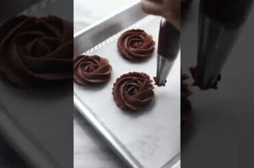 A cake that satisfies you both in appearance and taste. French Dessert Cookies Gourmet  #shortvideo