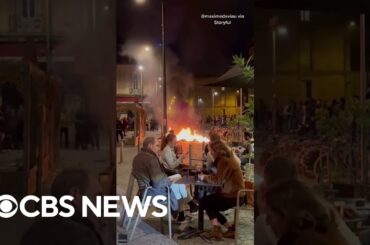 French diners have wine near fires lit by demonstrators protesting divisive pension reforms #shorts
