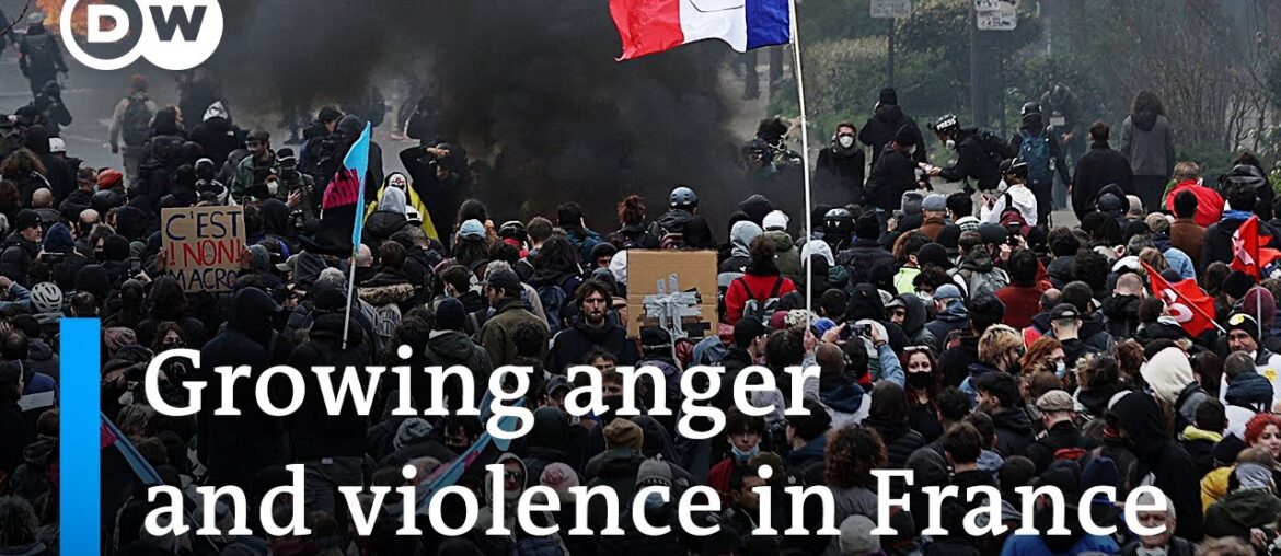 France protests show signs of slowing down, hundreds of thousands still on the streets | DW News France protests show signs of slowing down, hundreds of thousands still on the streets | DW News