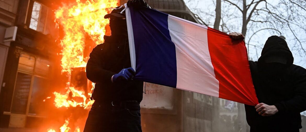 France Strikes: Violent Clashes, Fires and Teargas Mar Macron's Vision France Strikes: Violent Clashes, Fires and Teargas Mar Macron's Vision