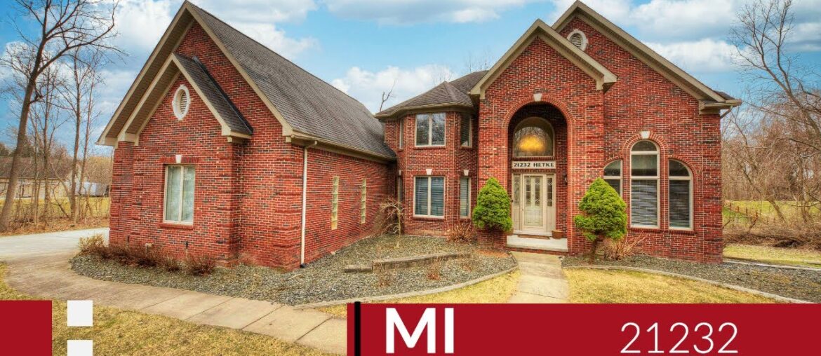 UNDER CONTRACT | 21232 Hetke Drive, Farmington Hills, MI | Secluded Private Drive | Maiga Homes