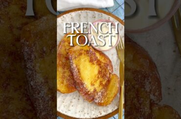 French Toast with Apple Yogurt Dip    #delicious #recipe #frenchtoast