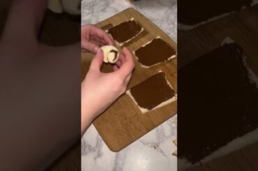 Nutella French Toast Rolls! These are a perfect sweet treat. #food #breakfast #sweets #dessert