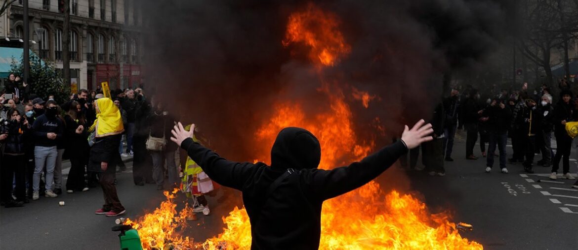 Why are French workers angry about raising retirement age?