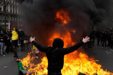 Why are French workers angry about raising retirement age?