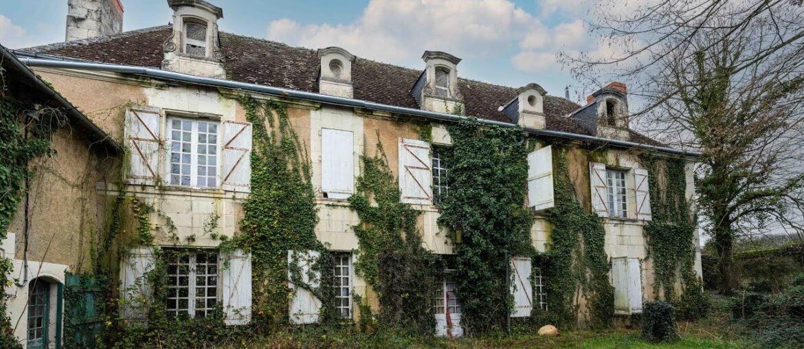 The Abandoned French Manor Of A Horse Tamer Who Turned Into A Priest!