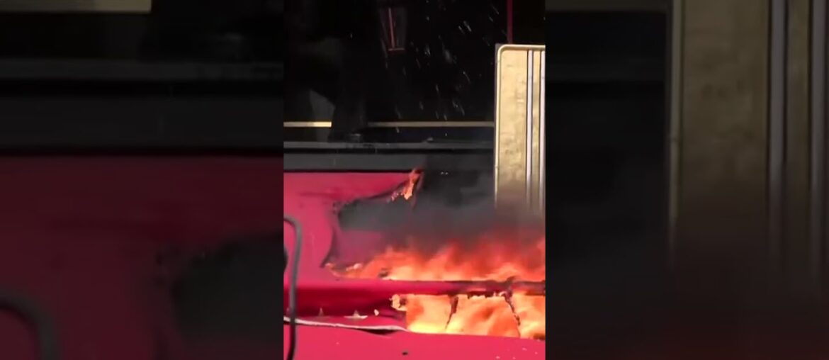 France: protesters torch one of Macron's favorite restaurants France: protesters torch one of Macron's favorite restaurants