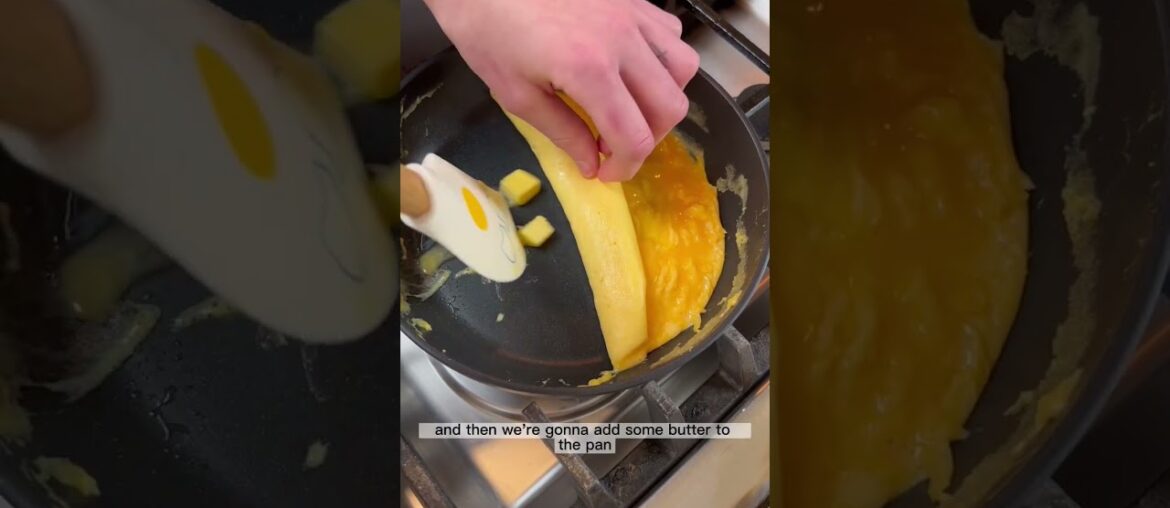 How to make the French omelette #cooking #eggs #frenchomelette #omelette