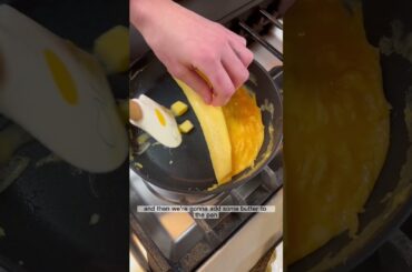How to make the French omelette #cooking #eggs #frenchomelette #omelette