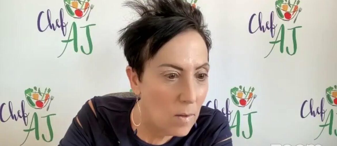 How we Grow and Use Sprouts & Microgreens! With Lissa & Nate of Raw Food Romance