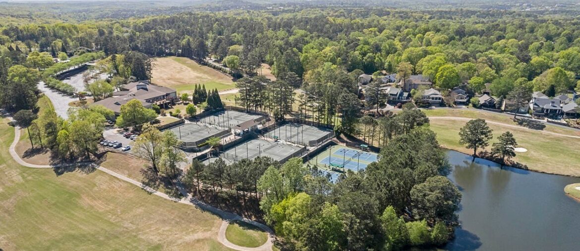 Exceptional Property in Country Club of Roswell Community