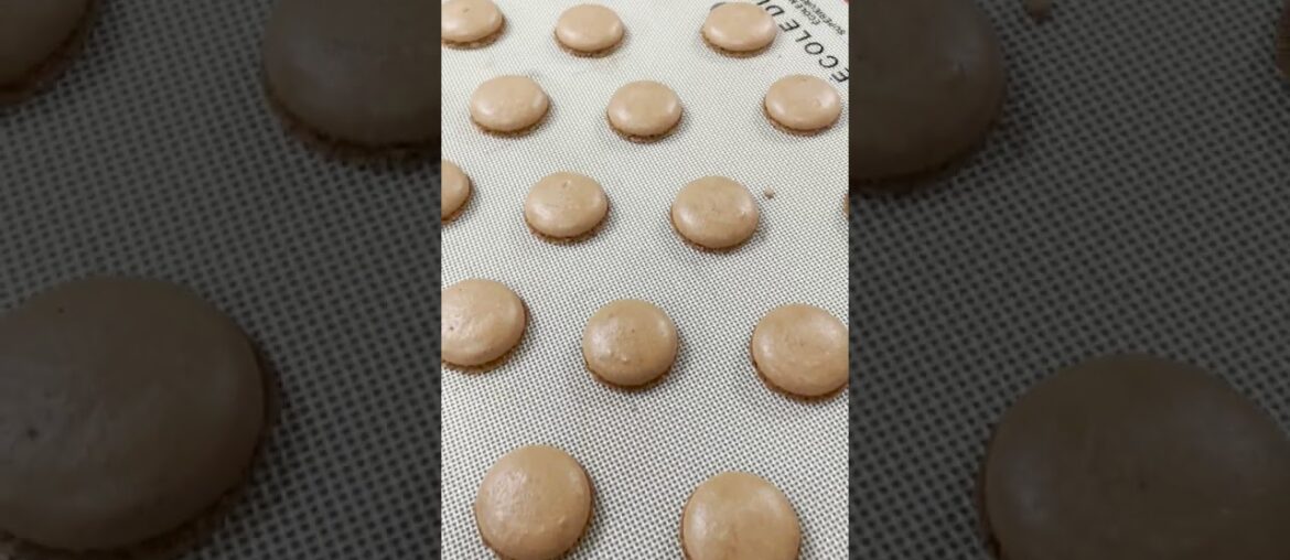 making macarons at french pastry school