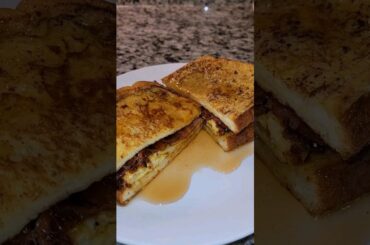 French toast bacon and egg sandwich!#shorts #breakfast #cooking #foodie #recipe