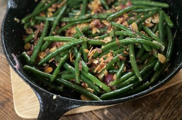 Haricot Vert with almonds and shallots - Delicious and easy French bean recipe for the Holidays