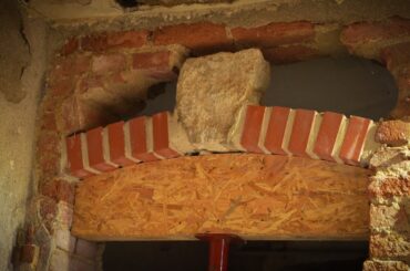 Saving this French chateau from collapse : rebuilding the arches