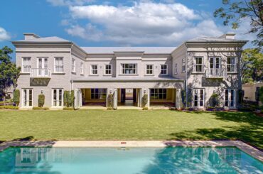 Classical Georgian in top boomed avenue in central Bryanston
