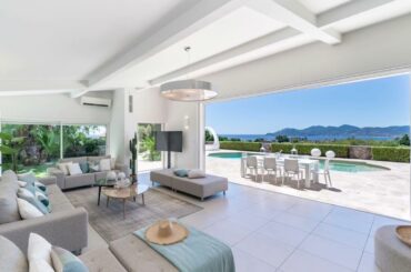 Dynamic Vacation Villa Rental in Cannes France @ExperienceTheFrenchRiviera