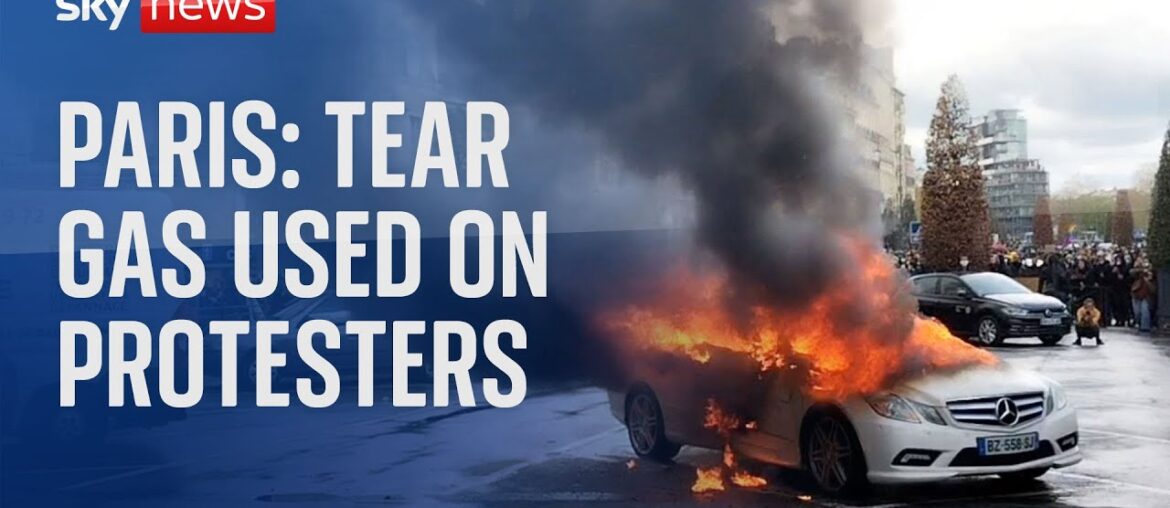 France: Violence intensifies as riot police clash with protesters France: Violence intensifies as riot police clash with protesters