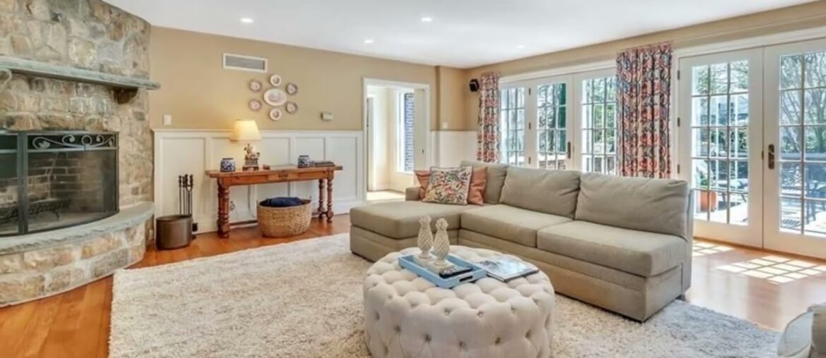 1378 Park Lane, Pelham, NY 10803