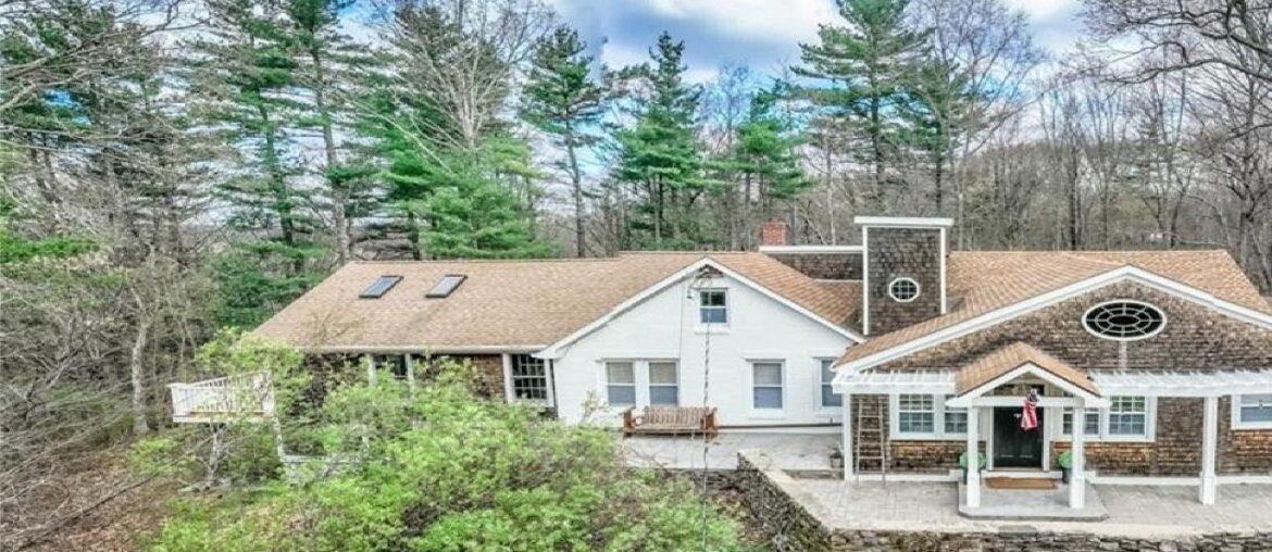 1638 North Road, Killingly, CT Presented by Skyla Gagnon. 1638 North Road, Killingly, CT Presented by Skyla Gagnon.