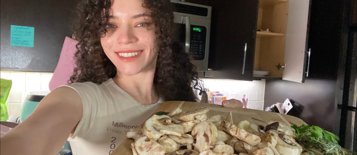 Bimbo American Speed Cooks French Chicken Fricassee