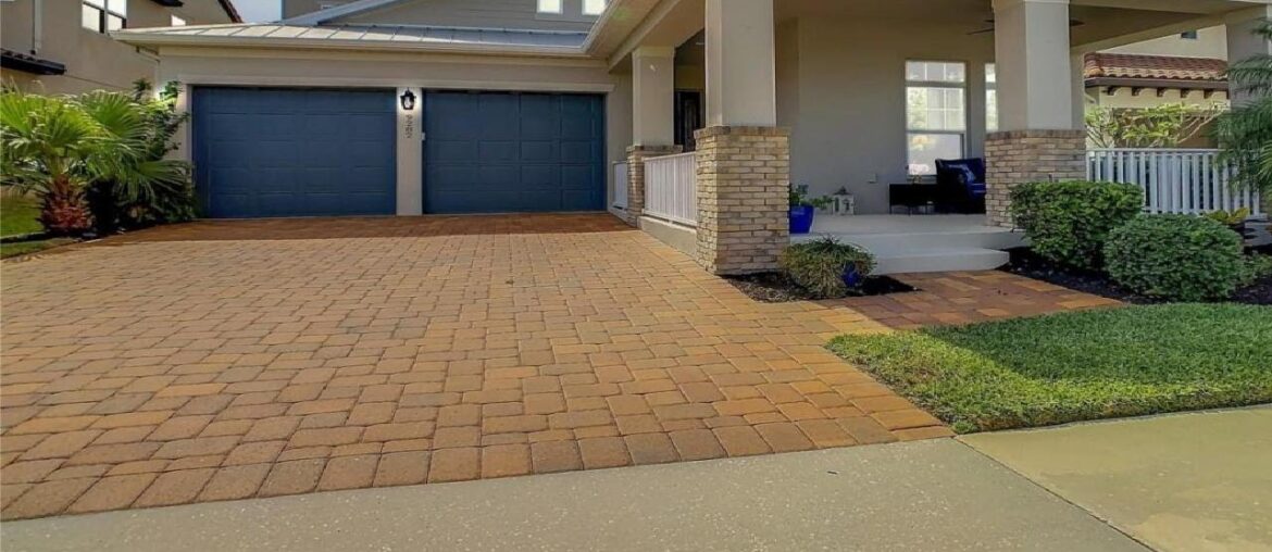 9282 WOODCRANE DRIVE, WINTER GARDEN, FL Presented by Valeria Restrepo.