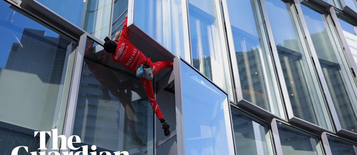 ‘French Spiderman’ scales Paris skyscraper to protest pension law changes ‘French Spiderman’ scales Paris skyscraper to protest pension law changes